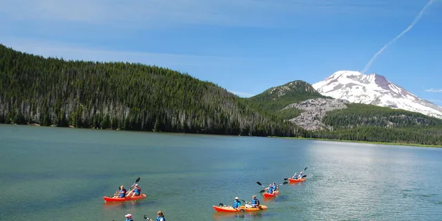 Bend Kayak Tour on the Cascade Lakes - Image 2