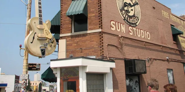Nashville to Memphis Day Trip with Graceland and Sun Studio - Image 3