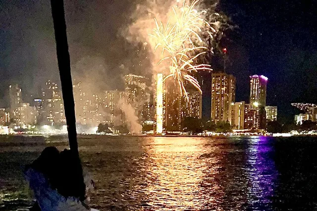 Honolulu Party Cruise on Moana 2 hr - Image 2