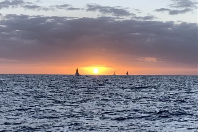 Honolulu Boat Cruise at Sunset - Image 1