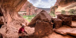Moab Lavender Canyon 4x4 and Hiking Tour