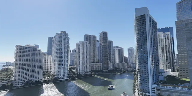 Miami Boat Tour: Mansions & Skyline - Image 4
