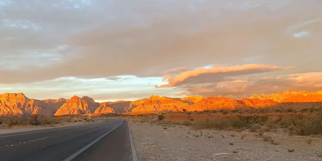 Las Vegas Red Rock Canyon Sunrise E-Bike Tour - Image 4
