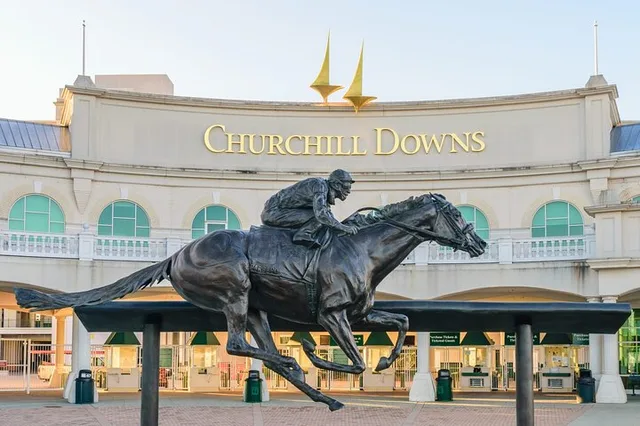 Louisville Bourbon and Churchill Downs Tour - Image 6