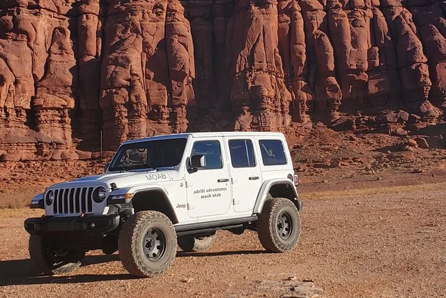 Moab Needles Canyonlands 4X4 Jeep Tour - Image 1