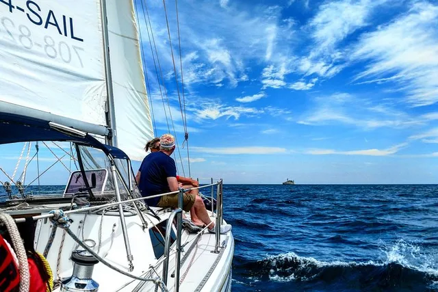 Chicago Private Sailing on Lake Michigan 2 hr - Image 1
