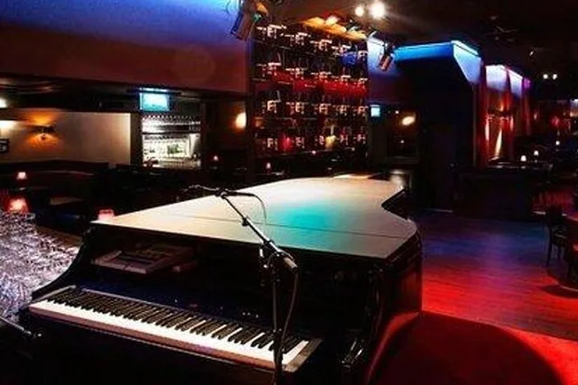 New York City Piano Bar Crawl - Image 1