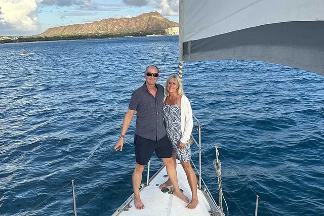 Waikiki Day Tour and Sunset Sail for Couples - Image 3