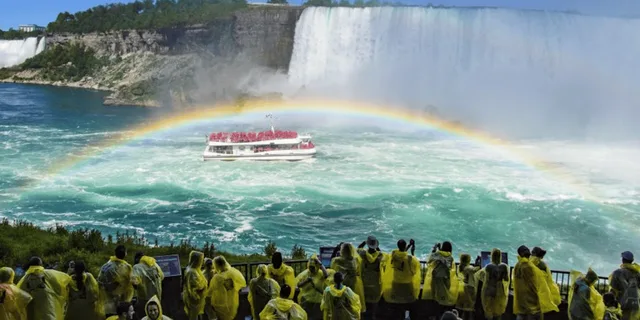 Niagara Falls USA Tour with Boat Ride and Cave - Image 4