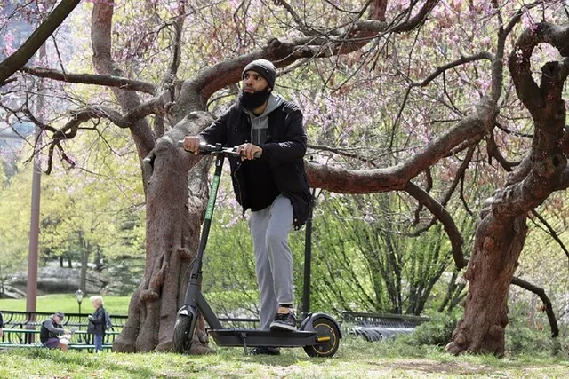 New York City Electric Scooter Rentals - Image 5