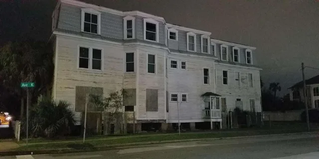 Galveston Ghost Walking Tour on the Strand - Image 4