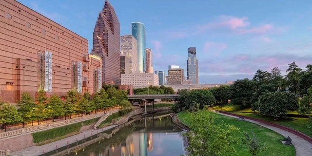 Houston Downtown Walking History Tour 2 hr - Image 4