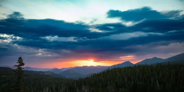 Rocky Mountain National Park Sunrise Hike - Image 5