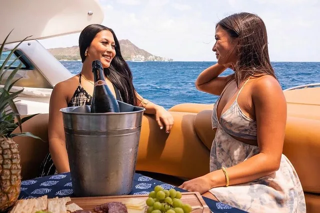 Waikiki Private Yacht Charter - Image 2