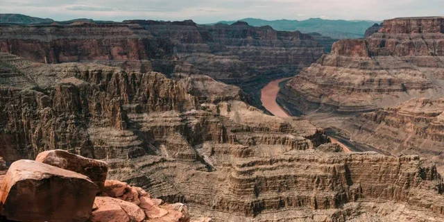 Las Vegas Grand Canyon and Hoover Dam Small Group Tour - Image 4