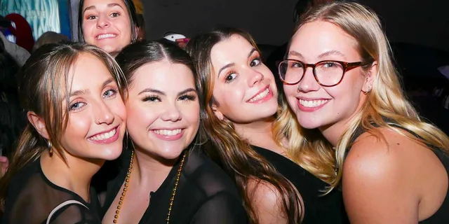 New Orleans Bourbon Street Bar Crawl with Shots - Image 4