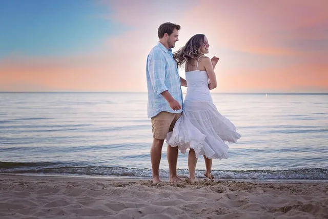 Honolulu Walking Tour for Couples 2 hr - Image 2