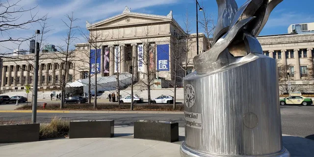 Chicago City Minibus Tour with Architecture Cruise Option - Image 6