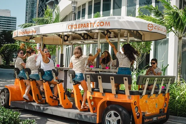 Miami Party Bike Tour in Wynwood 2 hr - Image 2