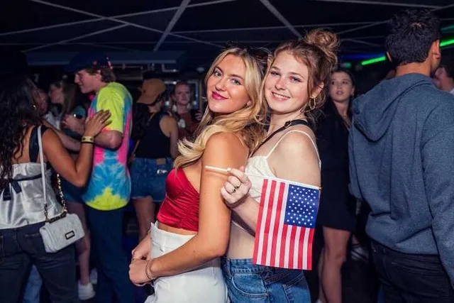 Miami Wynwood Pub Crawl with Free Shots - Image 5