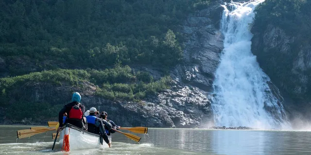 Juneau Mendenhall Glacier Canoe Paddle and Hike 5.5 hr - Image 2