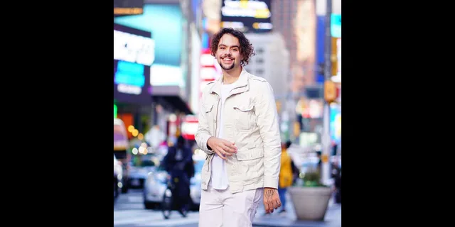 New York City Photoshoot in Times Square - Image 6