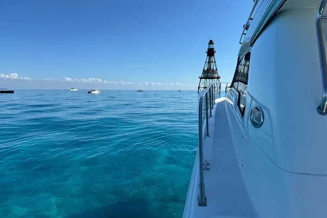 Miami Beach Yacht Rental with Experienced Captain - Image 5