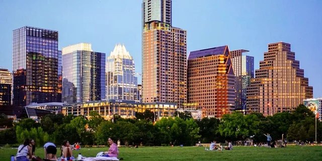 Austin Private Walking Tour with a Local - Image 3