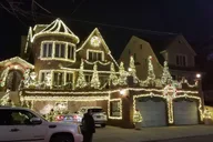 Brooklyn Christmas Lights Tour Dyker Heights 4 hr thumbnail 4