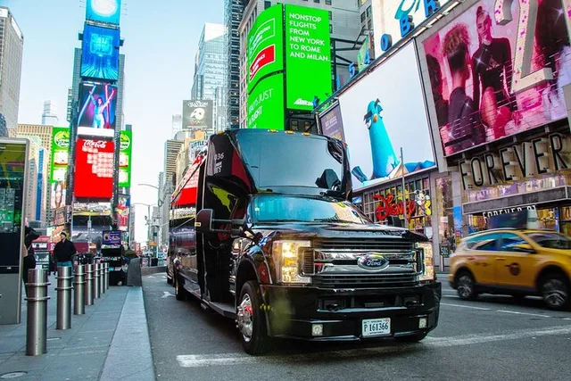 New York Guided Sightseeing Tour - Image 3