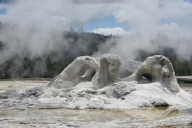 Yellowstone Upper Geyser Basin Self-Guided Audio Tour - Image 6