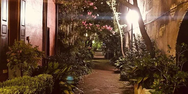 Charleston Haunted Booze and Boos Walking Tour - Image 3