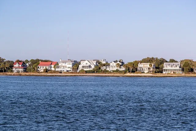 Charleston Harbor Cruise with Live Narration 1.5 hr - Image 6