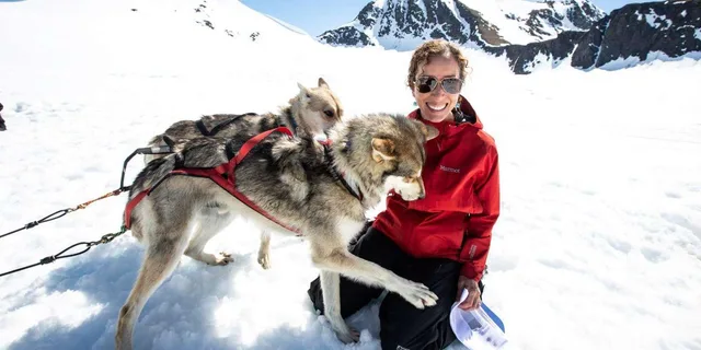 Anchorage Helicopter Glacier Dogsledding - Image 3