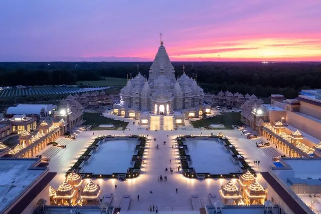 Robbinsville Private Transfer to BAPS Akshardham - Image 3