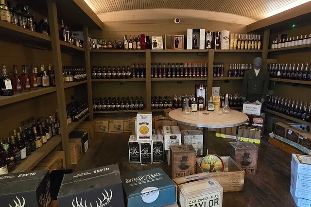 Bourbon Experience Tour in Louisville - Image 4