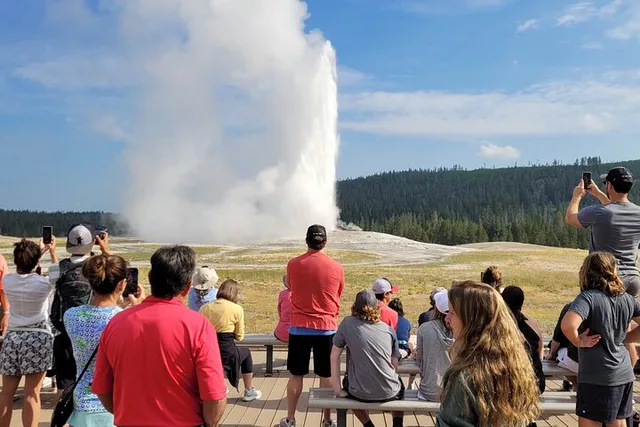 Yellowstone Guided Tour from Big Sky - Image 3