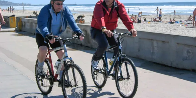 Coronado Bike Tour - Image 4