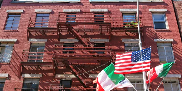 New York Soho, Chinatown, and Little Italy Tour - Image 2