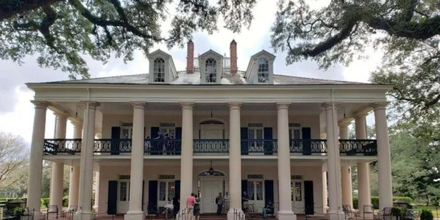New Orleans Oak Alley and Laura Plantation Tour - Image 4