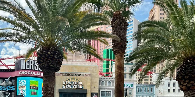 Las Vegas Audio Driving Tour: Neon Lights & Desert - Image 4