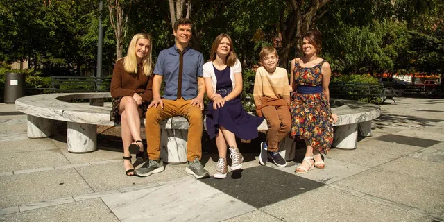 St. Louis Gateway Arch and Old Courthouse Photoshoot - Image 6