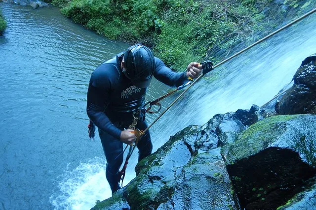 Kauai Jungle Waterfall Rappel Adventure - Image 6