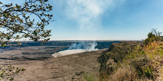 Hilo Volcano Hike with Lunch and Dinner - Image 2
