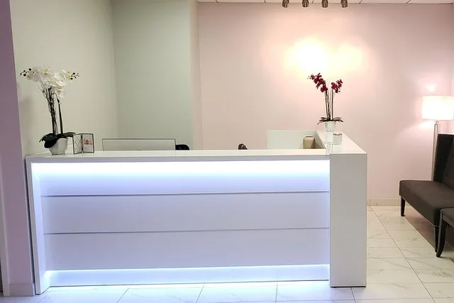 New York Couples Massage and Facial with Champagne 90 min - Image 4