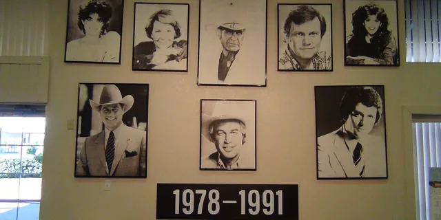 Dallas Southfork Ranch and JFK Highlights Tour - Image 3