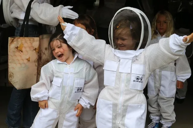 Honokaa Beekeeping Classroom Tour 2 hr - Image 2