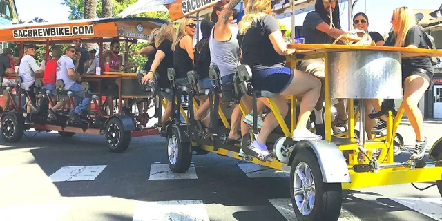 Sacramento Beer Bike Tour with Bar Stops 2 hr - Image 1