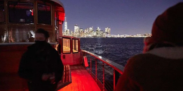 New York City Holiday Lights Cocoa Cruise - Image 3