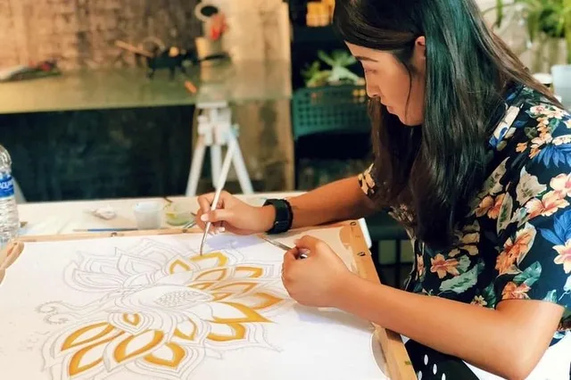Aventura Batik Scarf Painting Experience - Image 2